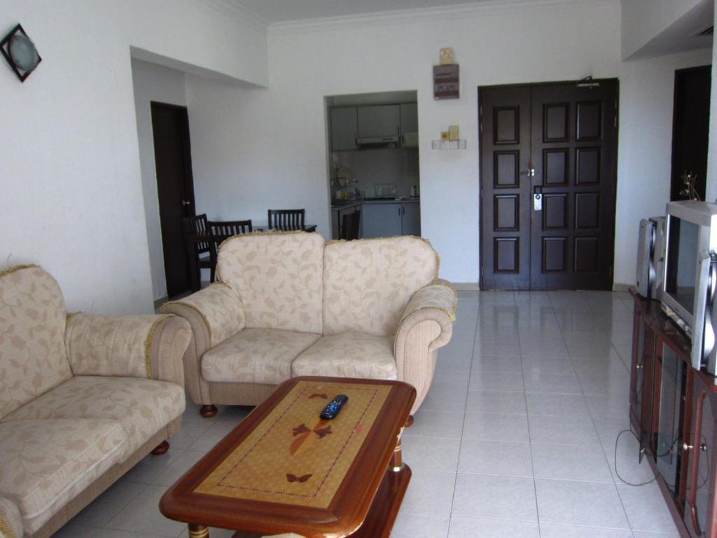 Holiday Homestay Penang At Batu Feringgi Ngoại thất bức ảnh